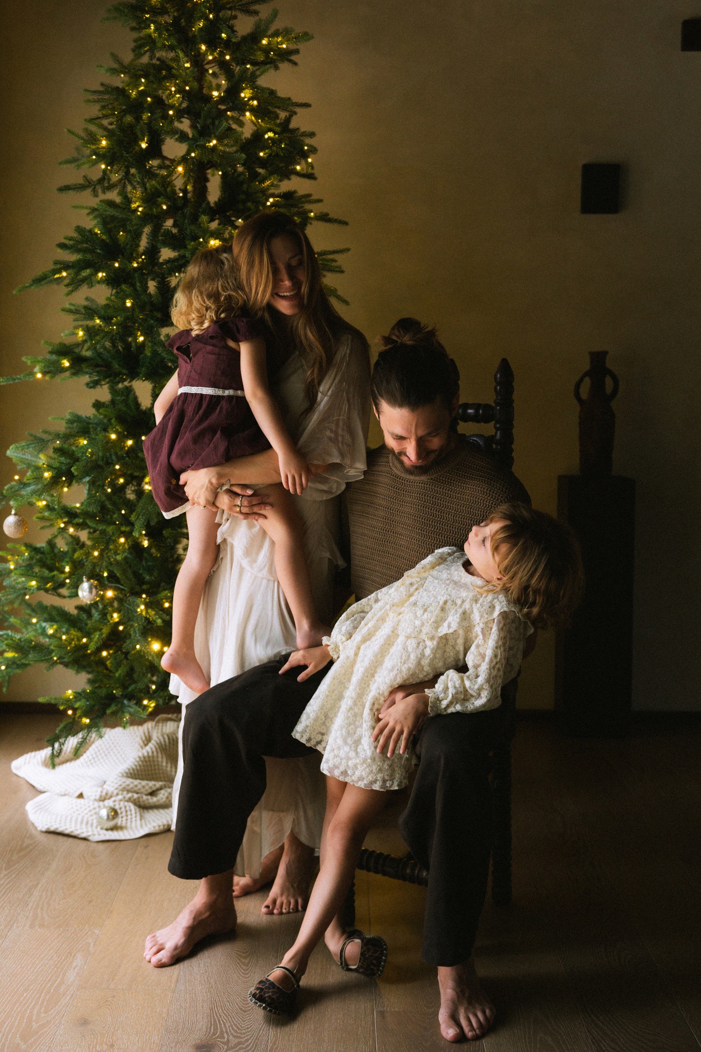 Un padre con sus hijas